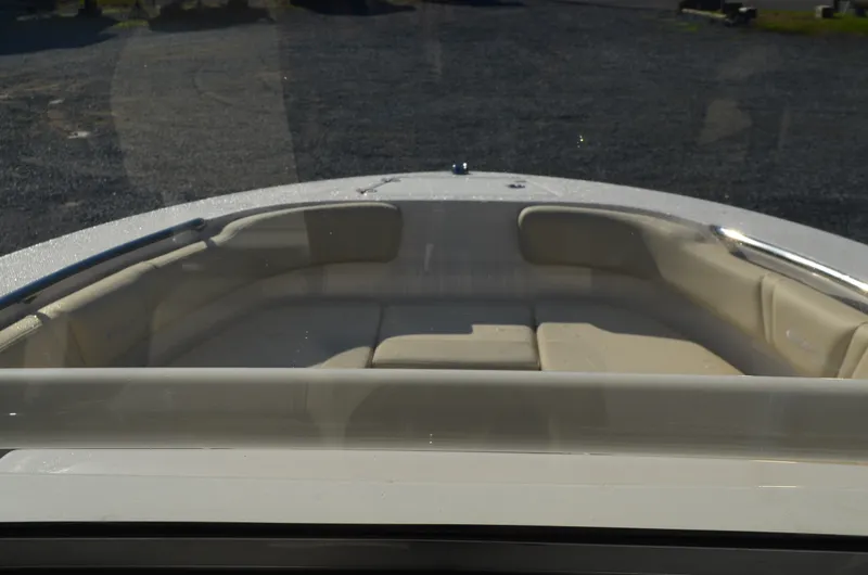 Slide: The Image of Robalo R200 2027 - 13