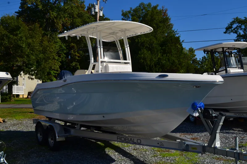 The Image of Robalo R200 2027 - 0