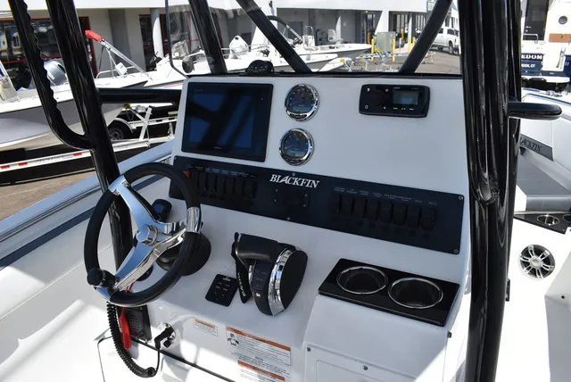 Slide: The Image of Blackfin 212CC 2018 - 60