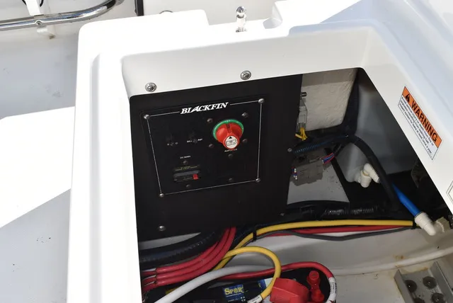 Slide: The Image of Blackfin 212CC 2018 - 47