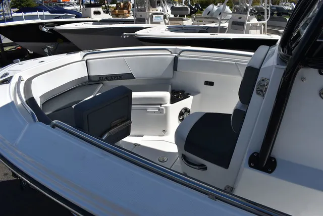 Slide: The Image of Blackfin 212CC 2018 - 34