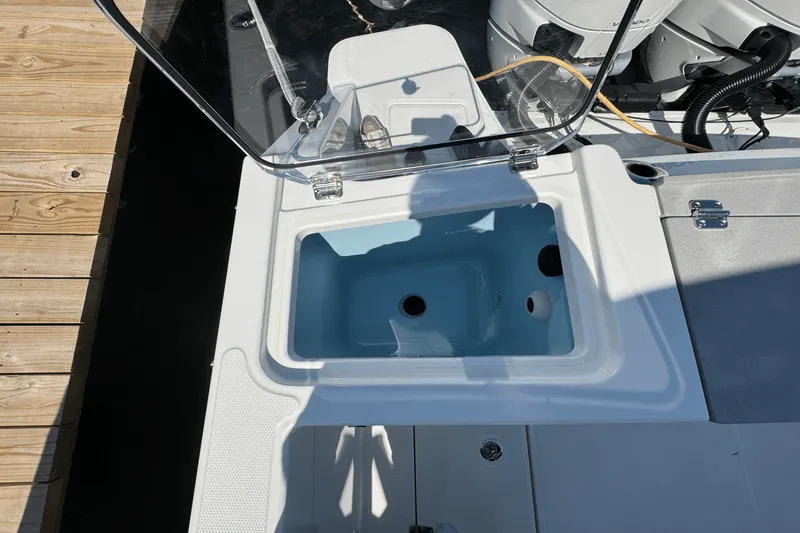 Slide: The Image of Boston Whaler 330 Vantage 2025 - 12