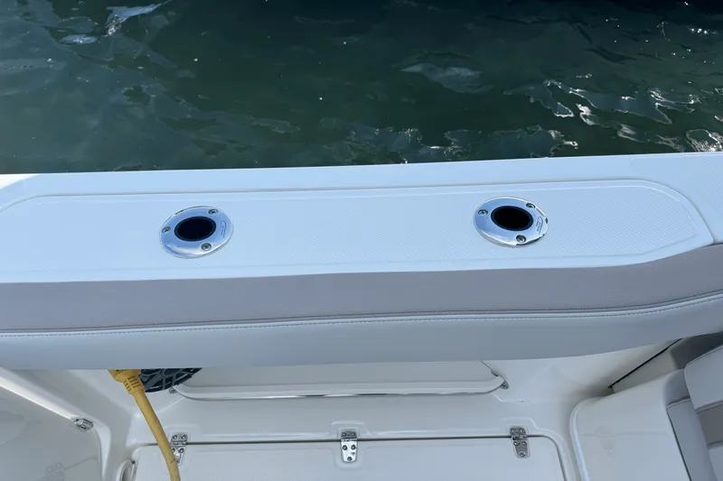 Slide: The Image of Boston Whaler 330 Vantage 2025 - 17