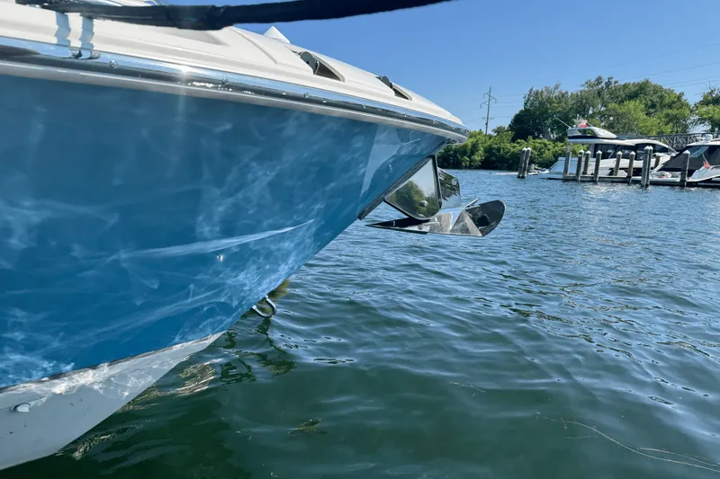 Slide: The Image of Boston Whaler 330 Vantage 2025 - 2