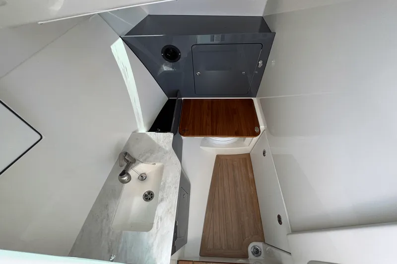 Slide: The Image of Boston Whaler 330 Vantage 2025 - 35