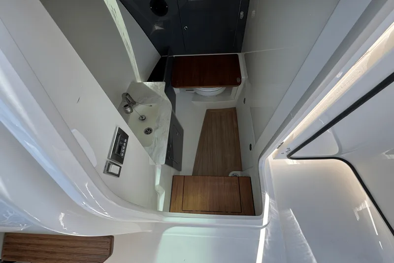 Slide: The Image of Boston Whaler 330 Vantage 2025 - 36