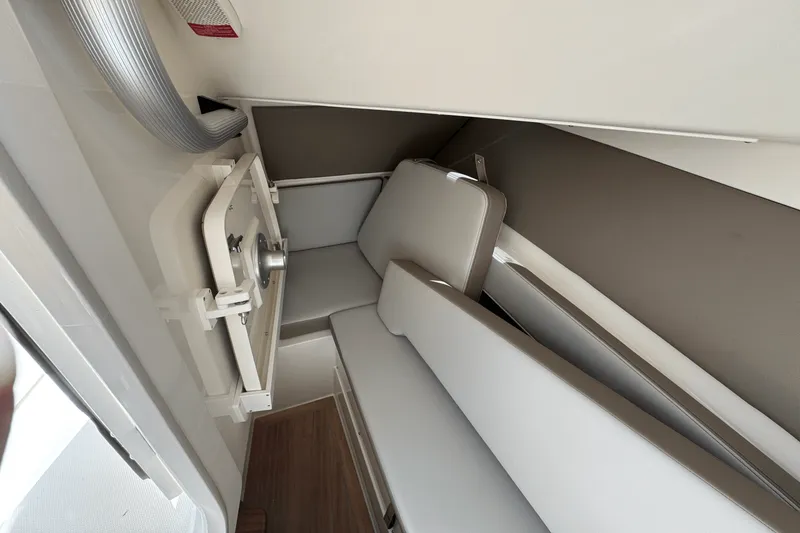 Slide: The Image of Boston Whaler 330 Vantage 2025 - 42