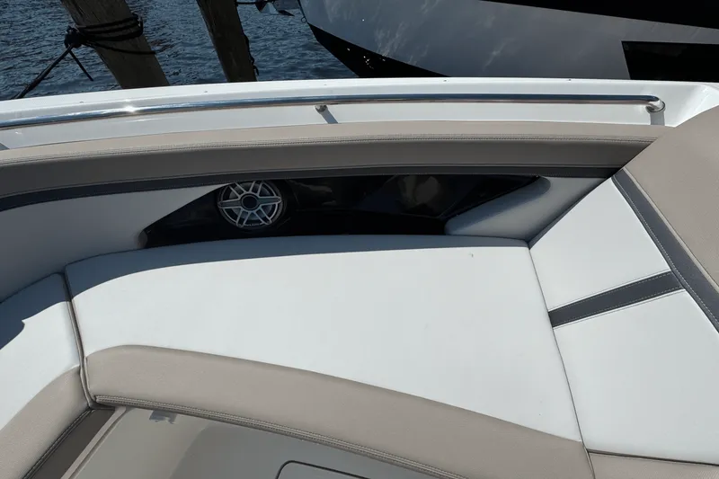 Slide: The Image of Boston Whaler 330 Vantage 2025 - 50