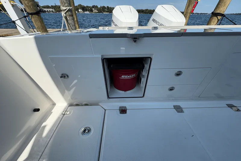 Slide: The Image of Boston Whaler 330 Vantage 2025 - 9