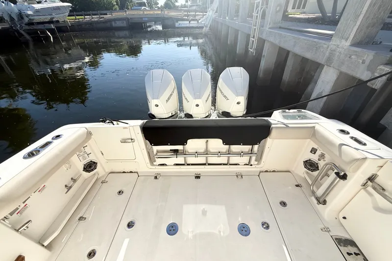 Slide: The Image of Boston Whaler 350 Realm 2021 - 32