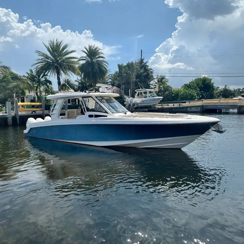 Slide: The Image of Boston Whaler 350 Realm 2021 - 1