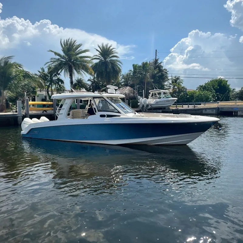 The Image of Boston Whaler 350 Realm 2021 - 0