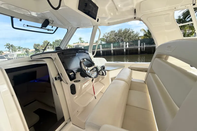 Slide: The Image of Boston Whaler 350 Realm 2021 - 25