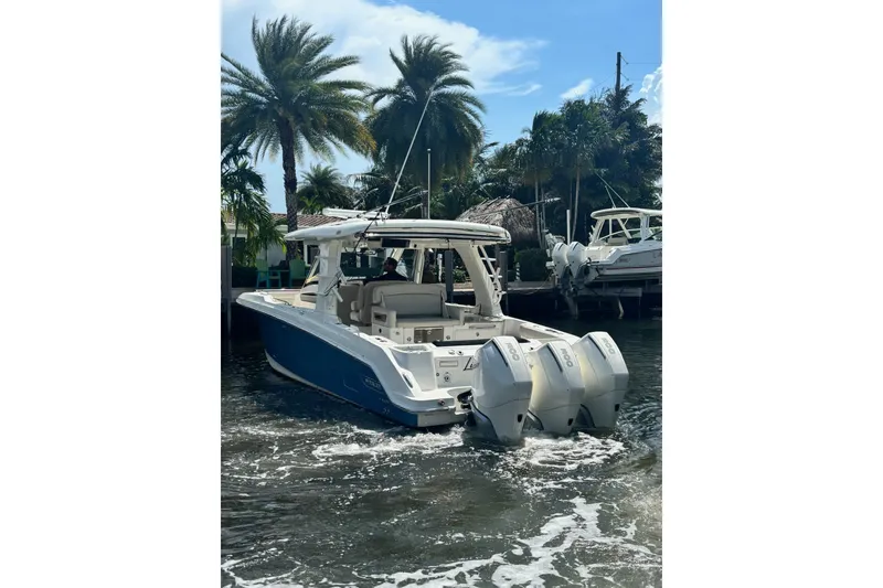 Slide: The Image of Boston Whaler 350 Realm 2021 - 35