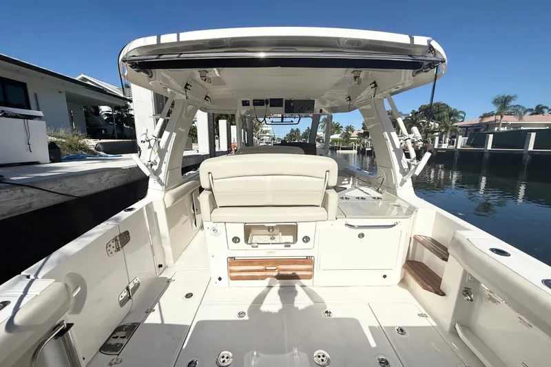 Slide: The Image of Boston Whaler 350 Realm 2021 - 31