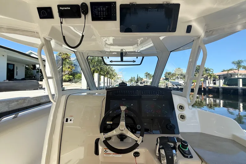 Slide: The Image of Boston Whaler 350 Realm 2021 - 12