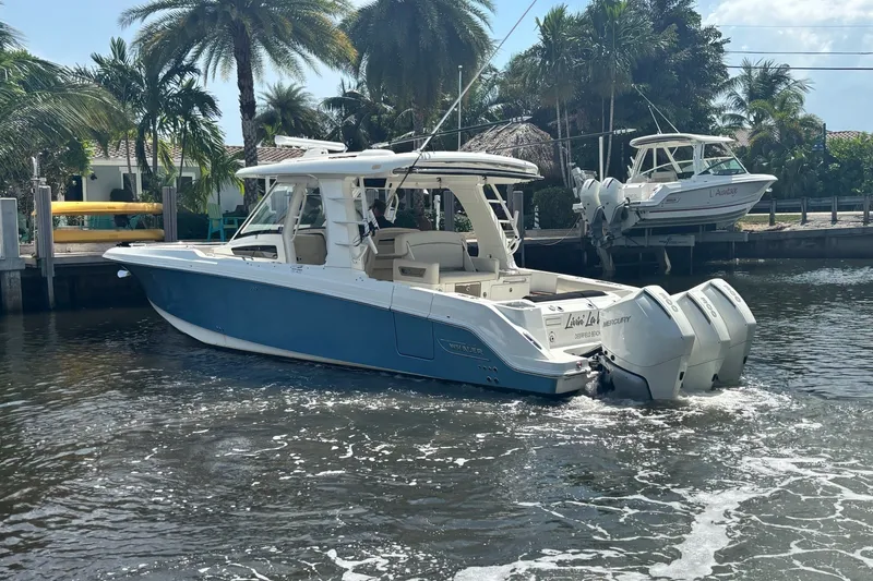 Slide: The Image of Boston Whaler 350 Realm 2021 - 7