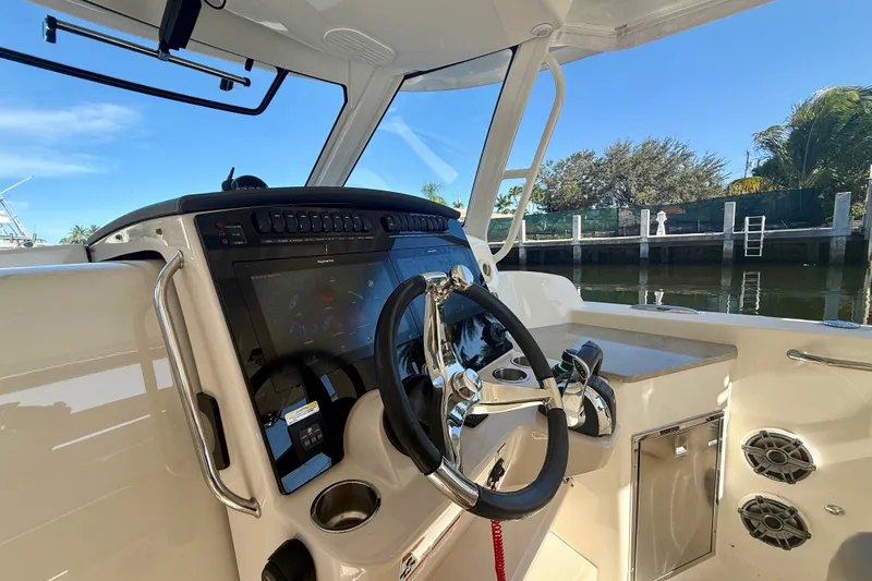 Slide: The Image of Boston Whaler 350 Realm 2021 - 13