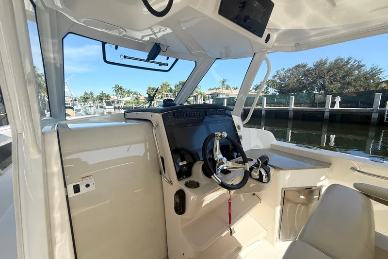Slide: The Image of Boston Whaler 350 Realm 2021 - 10