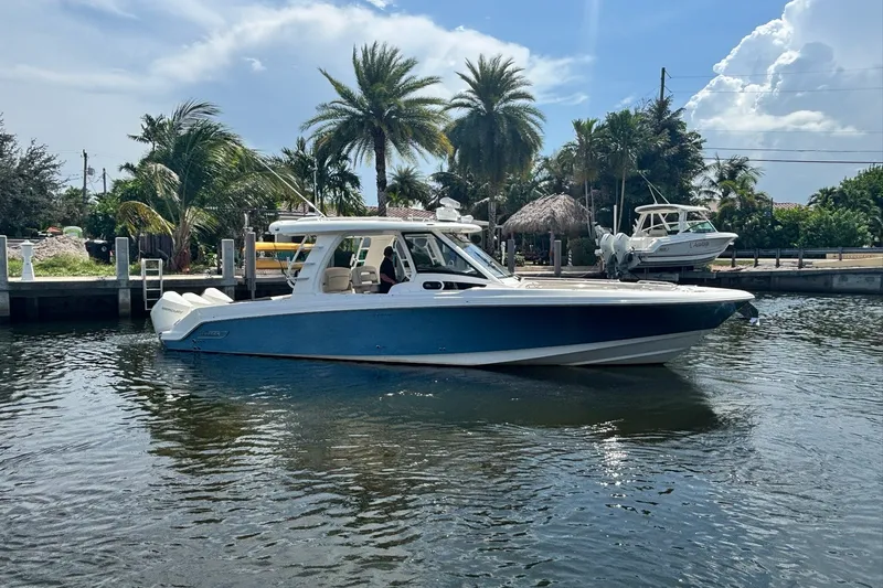 Slide: The Image of Boston Whaler 350 Realm 2021 - 5