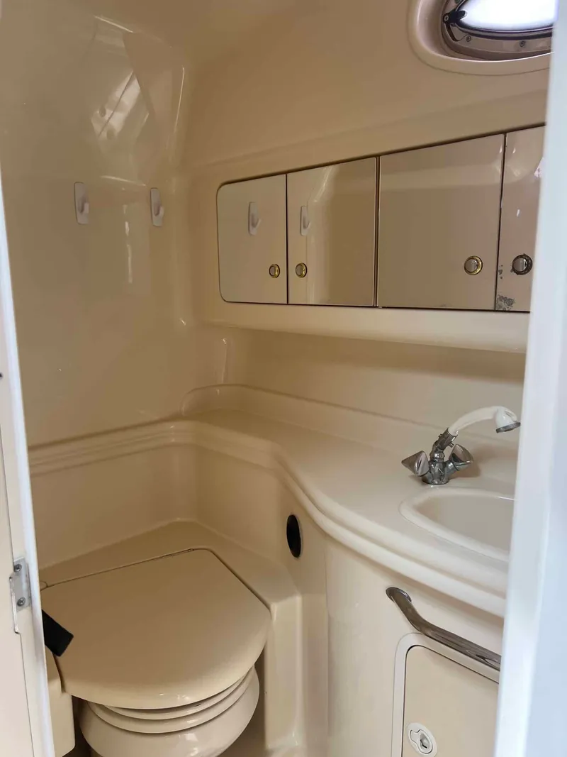 Slide: The Image of Sea Ray 340 Sundancer 2003 - 23