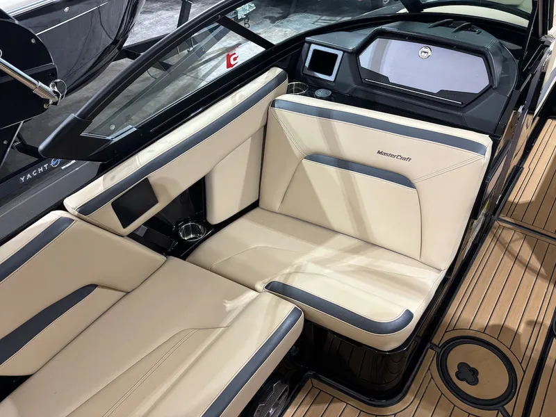 Slide: The Image of MasterCraft Xstar S 2022 - 11