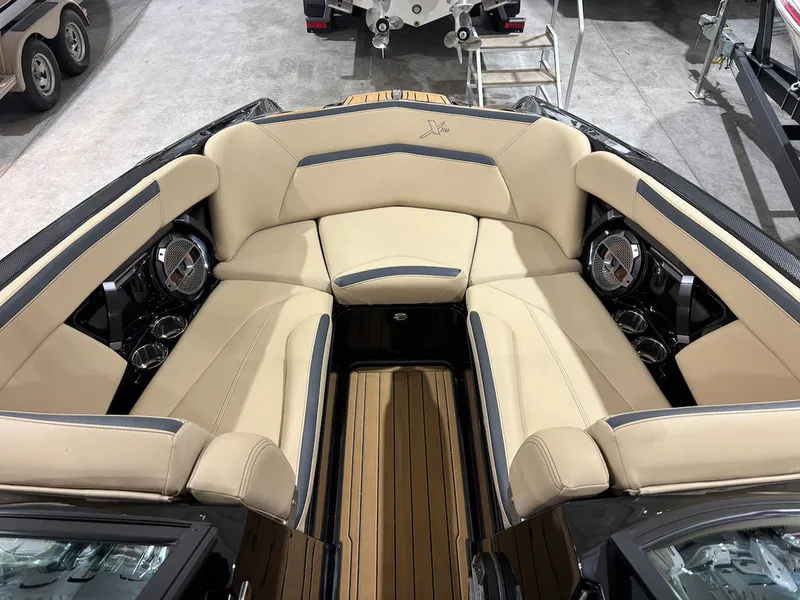 Slide: The Image of MasterCraft Xstar S 2022 - 15