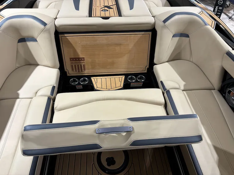 Slide: The Image of MasterCraft Xstar S 2022 - 9