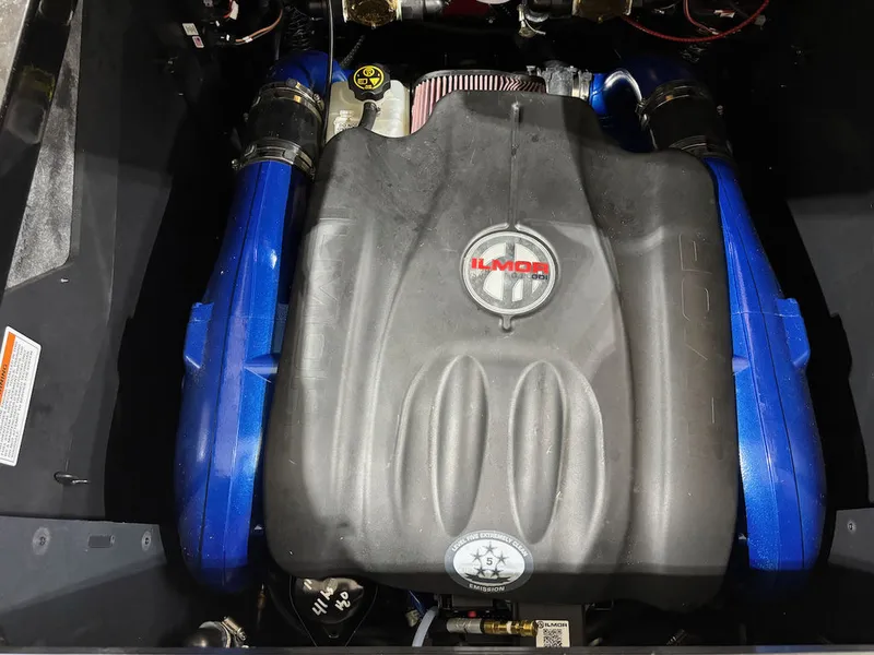 Slide: The Image of MasterCraft Xstar S 2022 - 18