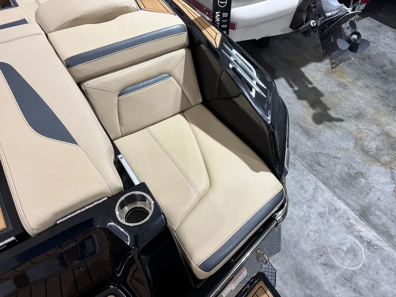 Slide: The Image of MasterCraft Xstar S 2022 - 6