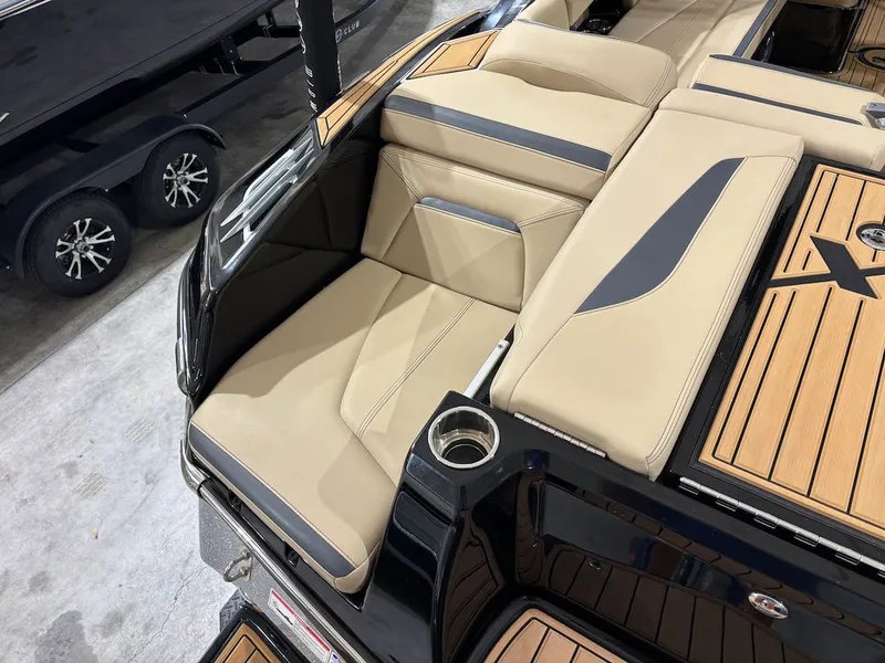 Slide: The Image of MasterCraft Xstar S 2022 - 7
