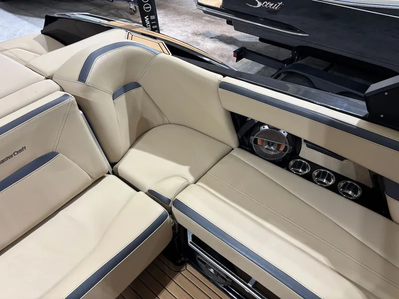 Slide: The Image of MasterCraft Xstar S 2022 - 10