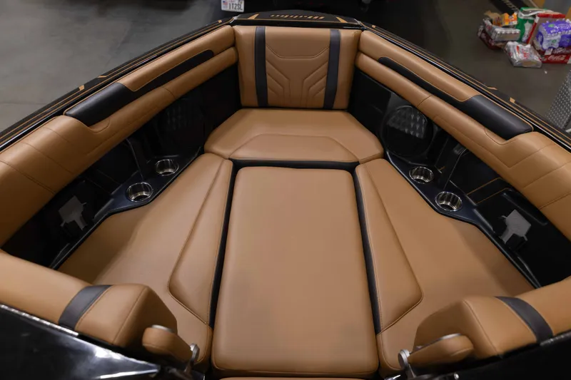 Slide: The Image of Malibu 25 LSV 2025 - 23