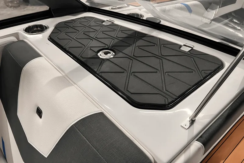 Slide: The Image of Nautique Super Air Nautique GS22 2025 - 18