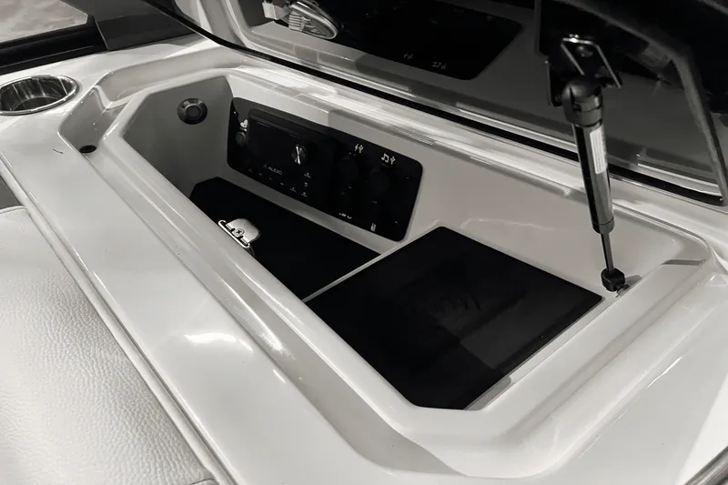 Slide: The Image of Nautique Super Air Nautique GS22 2025 - 19