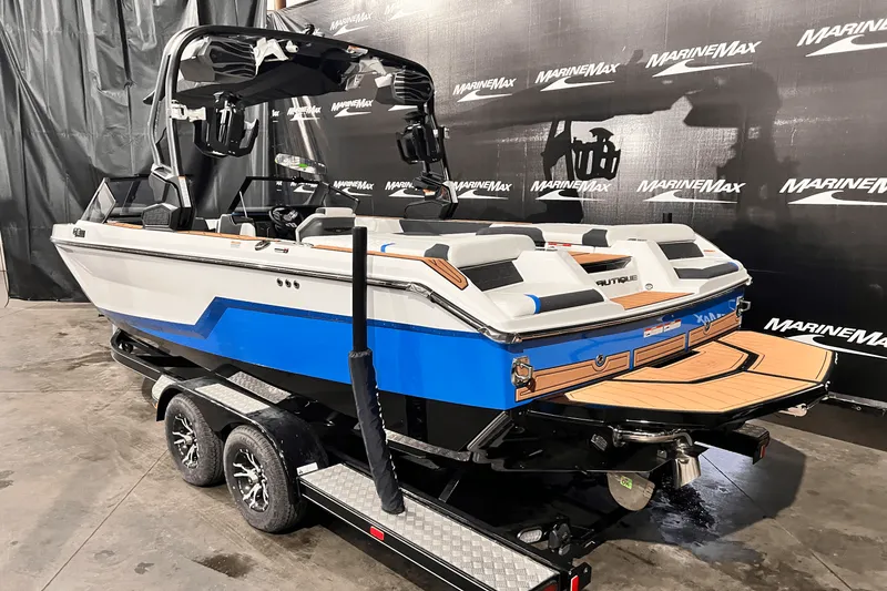 Slide: The Image of Nautique Super Air Nautique GS22 2025 - 2