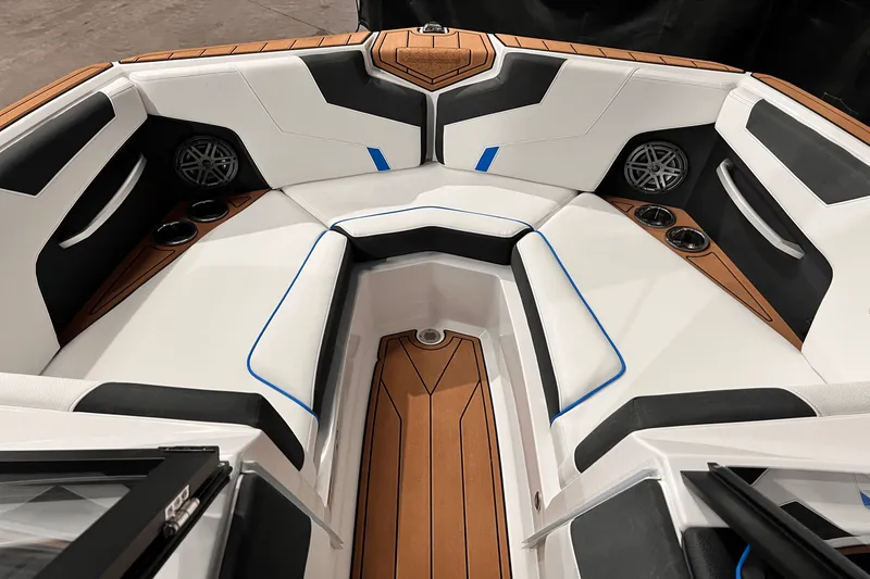 Slide: The Image of Nautique Super Air Nautique GS22 2025 - 20