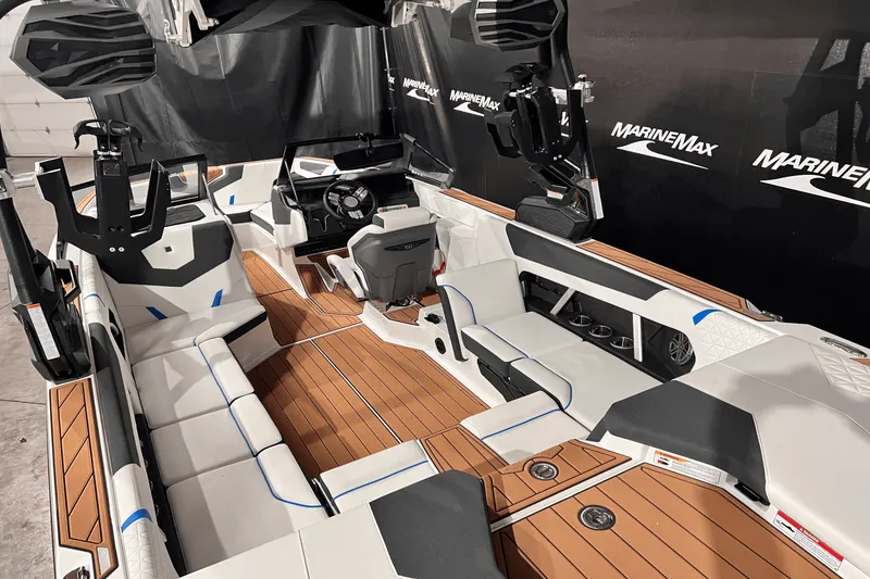 Slide: The Image of Nautique Super Air Nautique GS22 2025 - 8