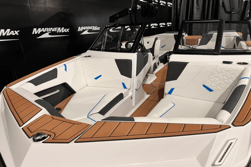 Slide: The Image of Nautique Super Air Nautique GS22 2025 - 21