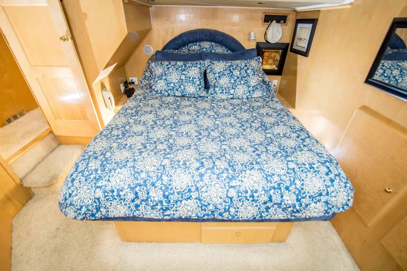 Slide: The Image of Navigator 53 pilothouse 1999 - 25