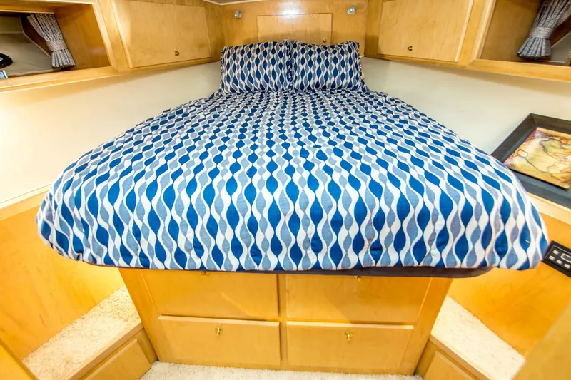Slide: The Image of Navigator 53 pilothouse 1999 - 27