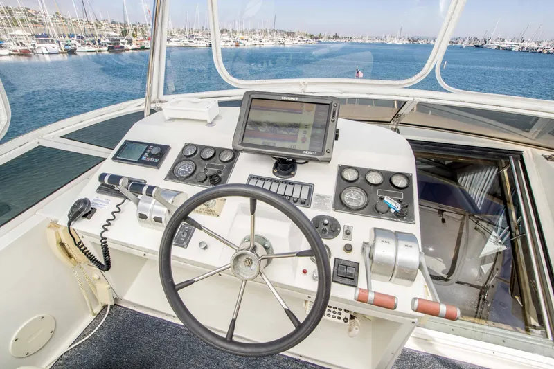 Slide: The Image of Navigator 53 pilothouse 1999 - 10