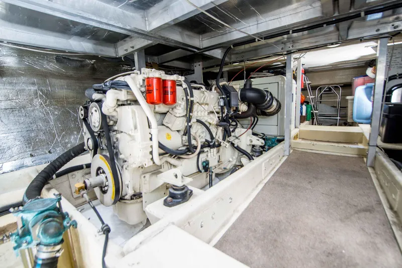 Slide: The Image of Navigator 53 pilothouse 1999 - 32
