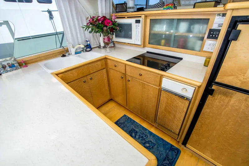 Slide: The Image of Navigator 53 pilothouse 1999 - 18