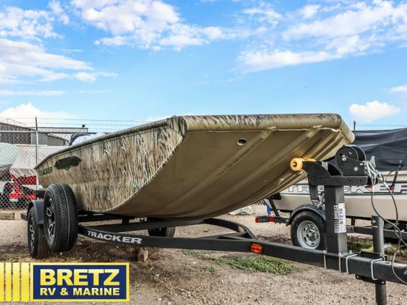 Slide: The Image of Tracker 1650T Prairie Wings Edition 2026 - 2