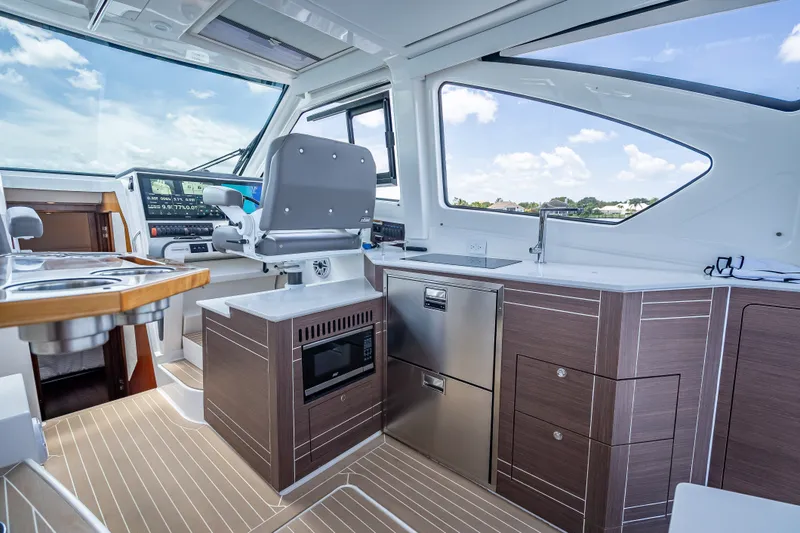 Slide: The Image of Pursuit OS 445 Offshore 2024 - 41