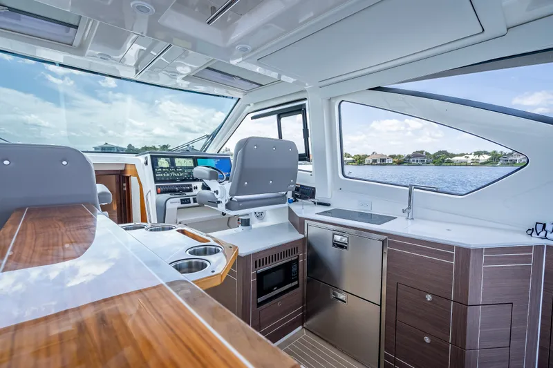 Slide: The Image of Pursuit OS 445 Offshore 2024 - 40