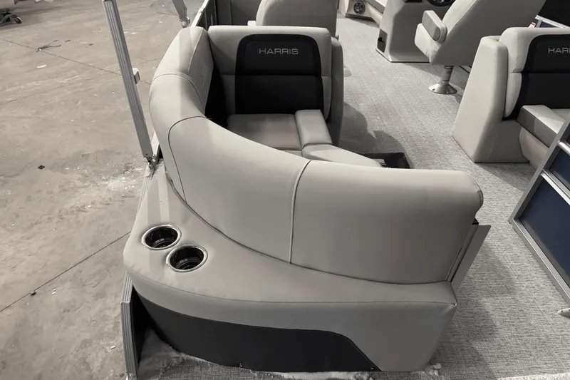 Slide: The Image of Harris 230 Cruiser 2025 - 7