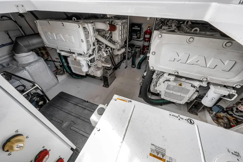 Slide: The Image of Azimut 55 2019 - 30