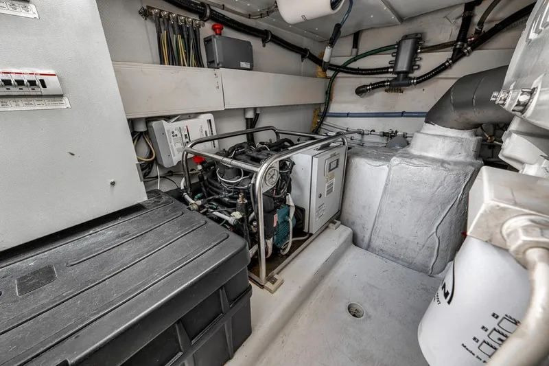 Slide: The Image of Azimut 55 2019 - 35